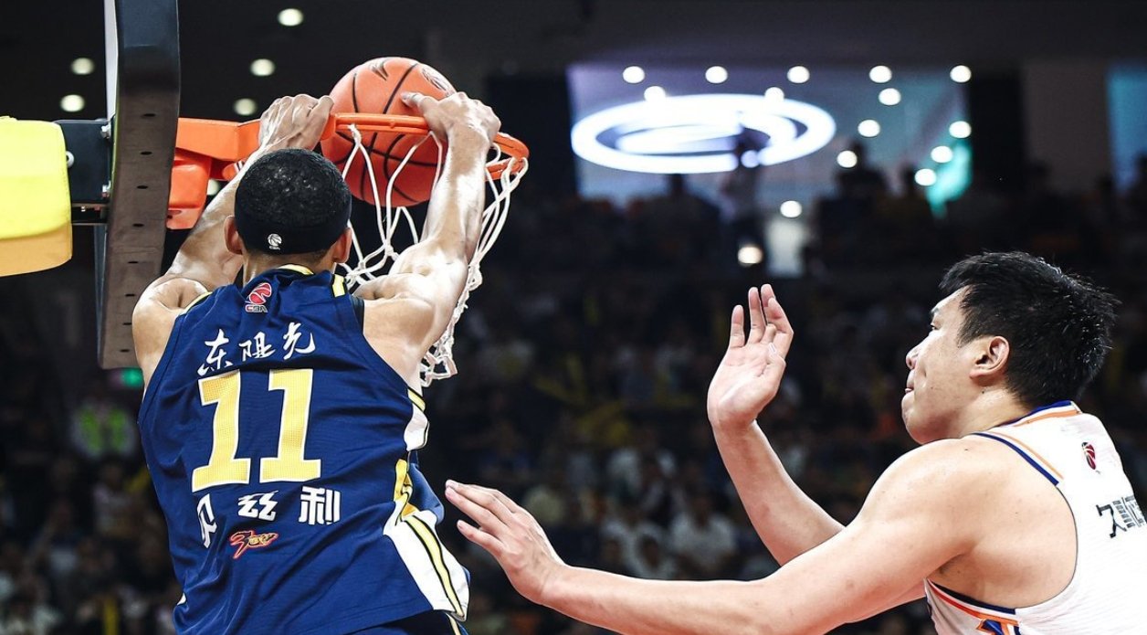 开元体育官方网站-转折点！深圳男篮绝杀压哨；CBA常规赛集结日攻防权衡；信心回归；团队化学反应显著(cba广东对深圳第一场录像回放)
